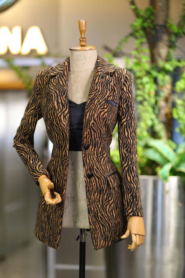 Leoparden-inspiration: stilvolle outfits für starke auftritte